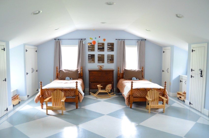 Двухцветная виниловая плитка на полу в детской комнате