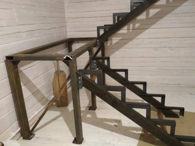 Лестница на второй этаж своими руками: винтовая, маршевая, на больцах, фото, видео