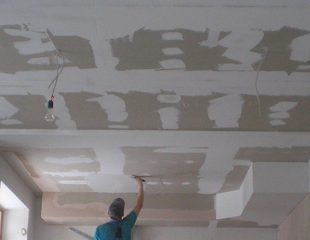 Навесной потолок из гипсокартона – преимущества этого потолка