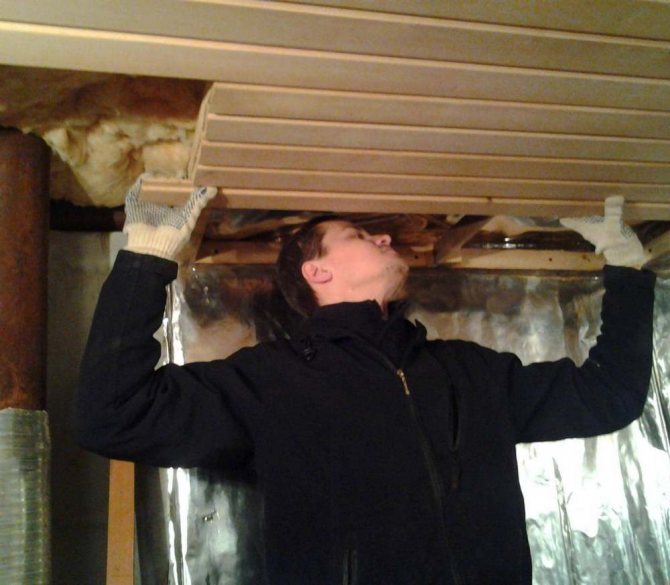 Чем утеплить потолок в бане: правильное утепление своими руками