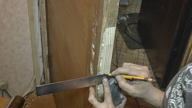 Как можно отреставрировать старую дверь своими руками