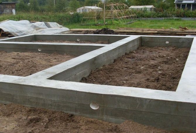 Заливка бетона ленточного фундамента