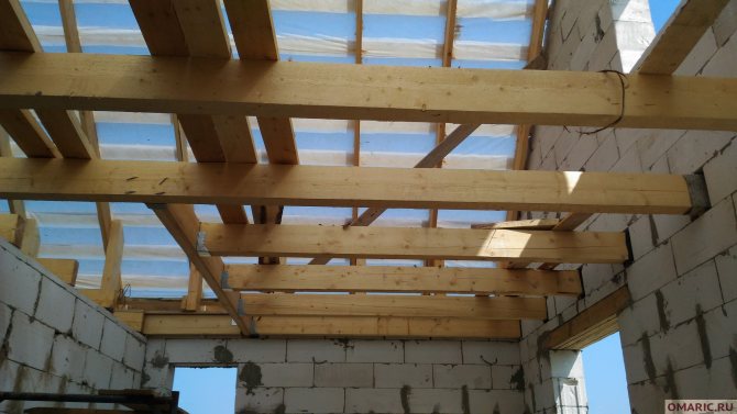 Чем подшить деревянный потолок в частном доме