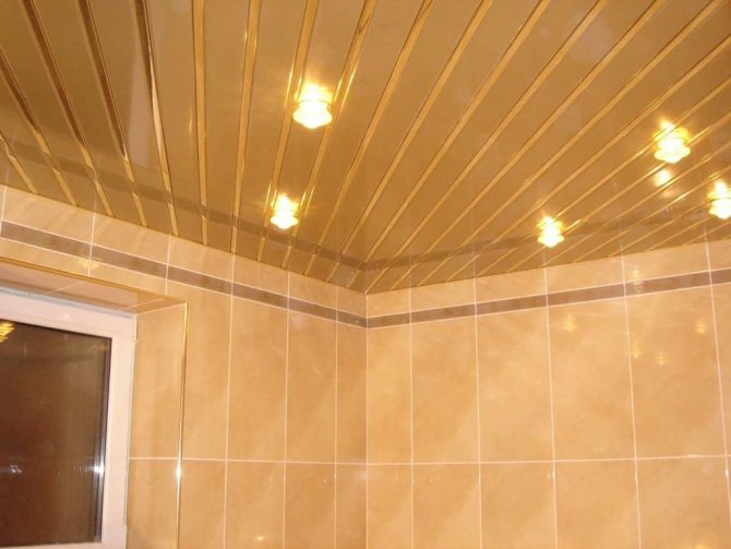 Алюминиевый потолок в ванной