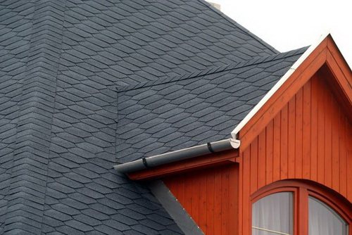 Чем лучше и дешевле покрыть крышу частного дома 4