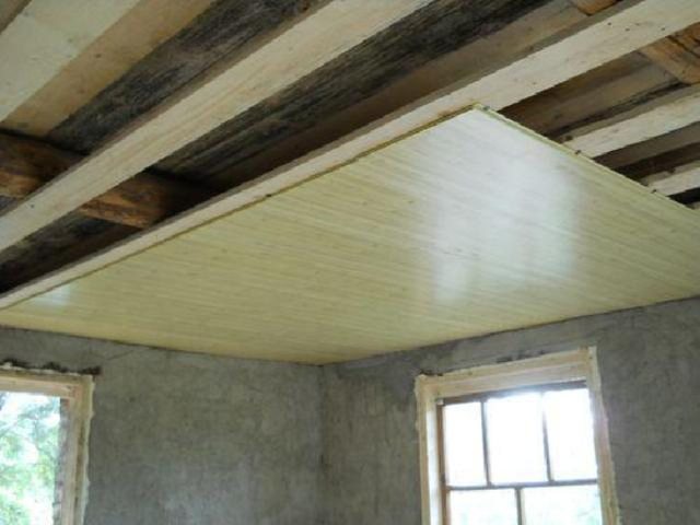 Чем подшить потолок по деревянным балкам: черновой потолок, фото, своими руками декоративные, видео с оформлением интерьера