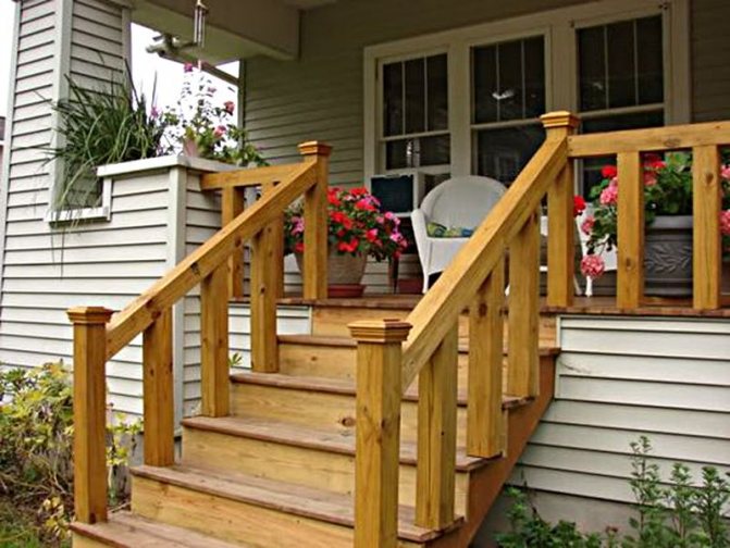 Деревянные лестницы в домах из клееного бруса