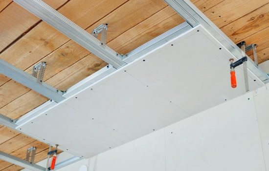 Фото 3 — Для потолочных конструкций чаще используют гипсокартон в 12,5 мм толщиной