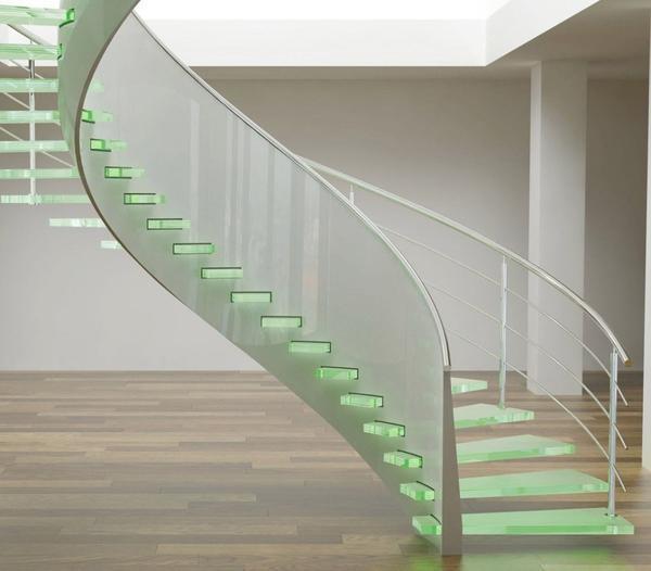 Интересно в современном интерьере будет смотреться каркасная стеклянная лестница