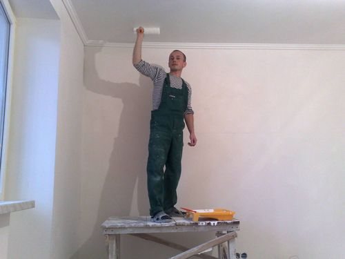 Как самостоятельно отремонтировать потолок