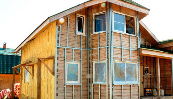 Каркасное утепление деревянного дома из бруса