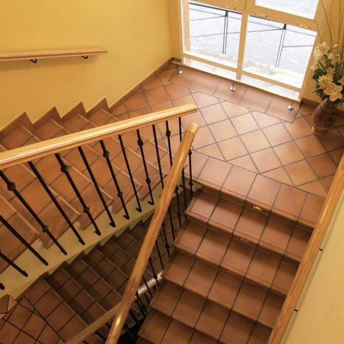 Износостойкие полимерные покрытия на лестницах
