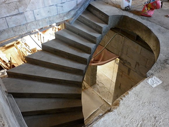 Опалубка для лестницы из бетона: подбор материала, монтаж опалубки