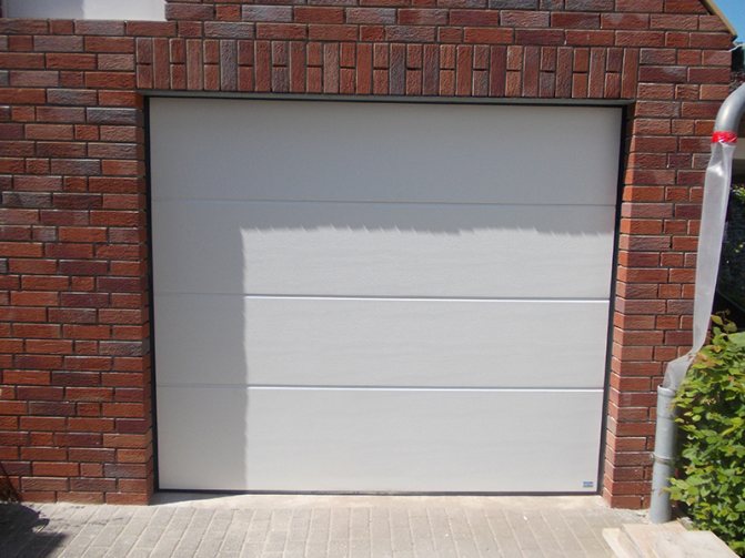 Секционные ворота для гаража: основные правила и этапы установки