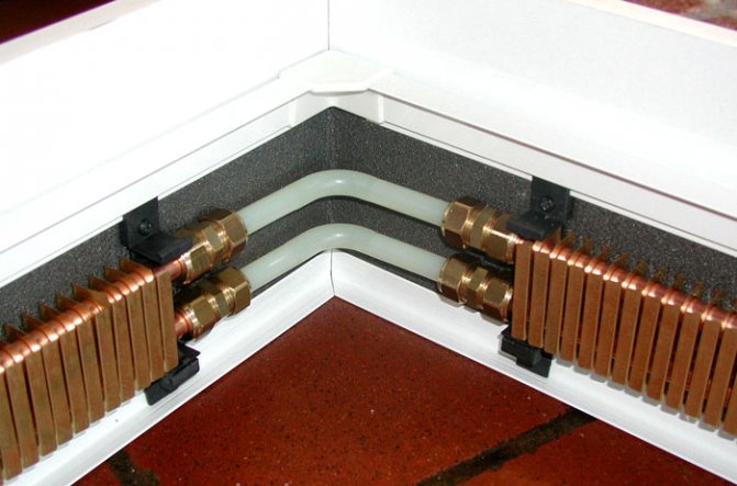 Соединения плинтусов производятся с использованием термостойкого кабеля